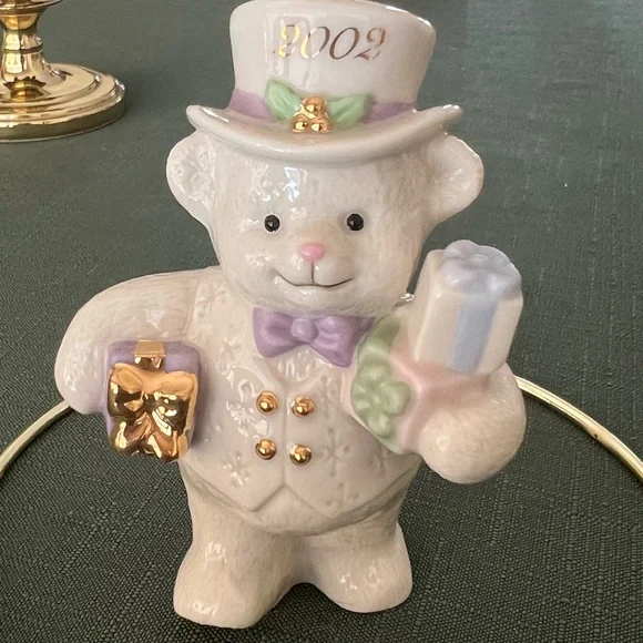 Lenox 2002 teddy bear carrying gifts ornament with gold trim - Picture 1 of 4